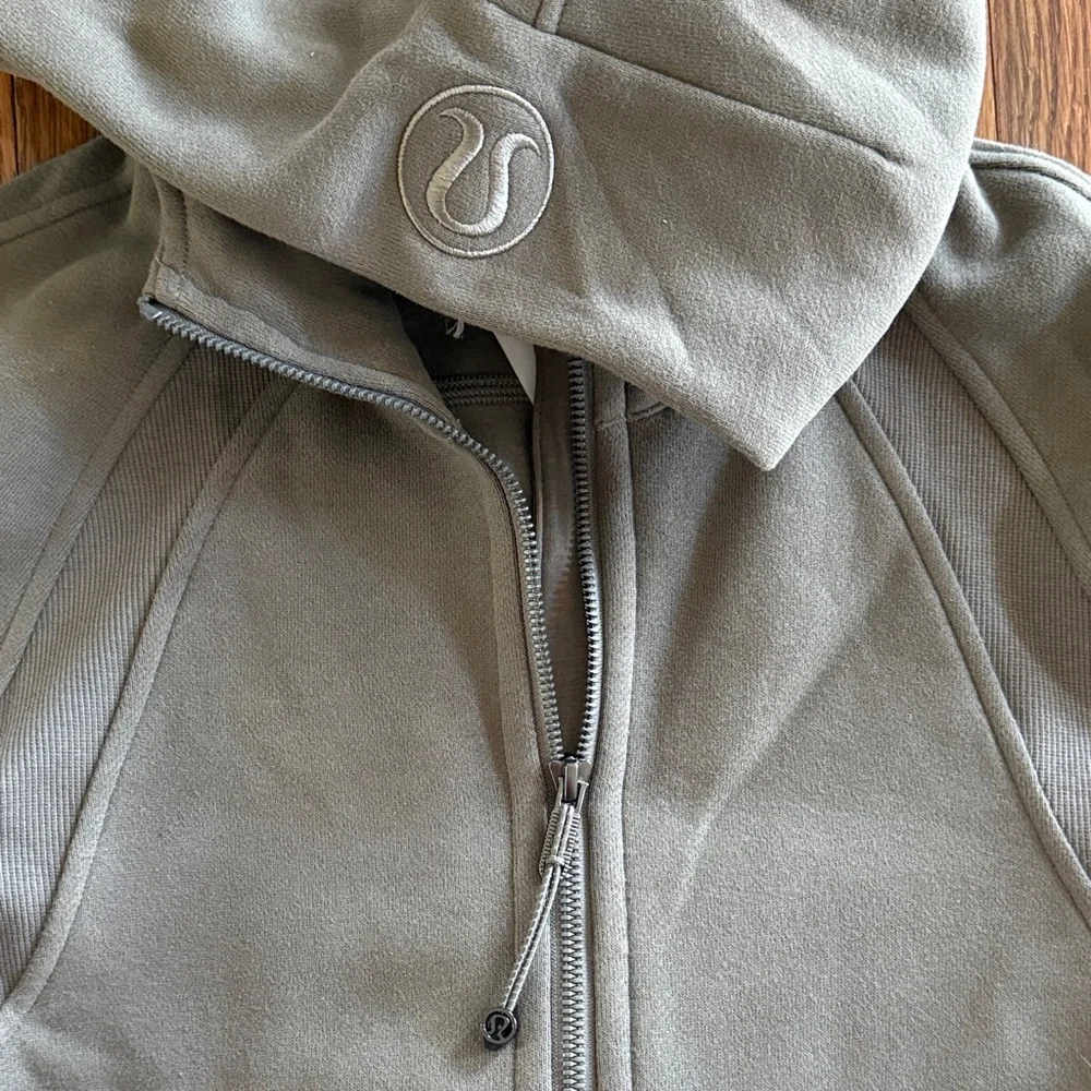 Lululemon Scuba Hoodie - Picture 4 of 4